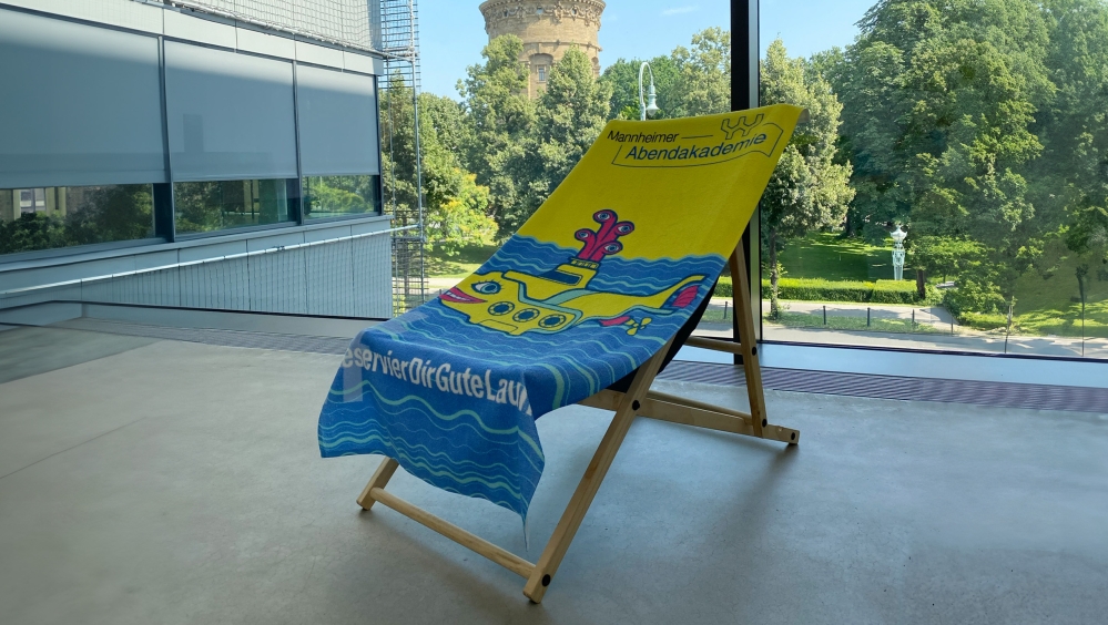 Ein Handtuch auf eine Liege